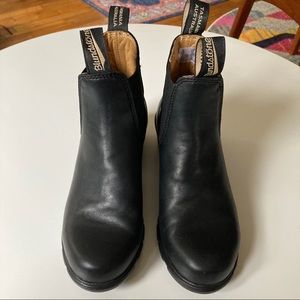 Blundstone heeled black leather boots